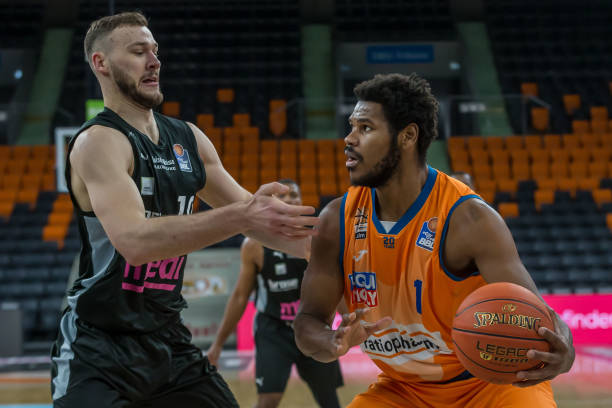 为本就激烈 为本就激烈