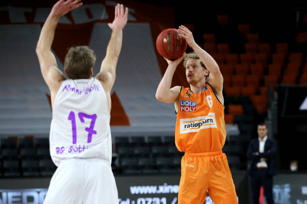 力争前三 力争前三